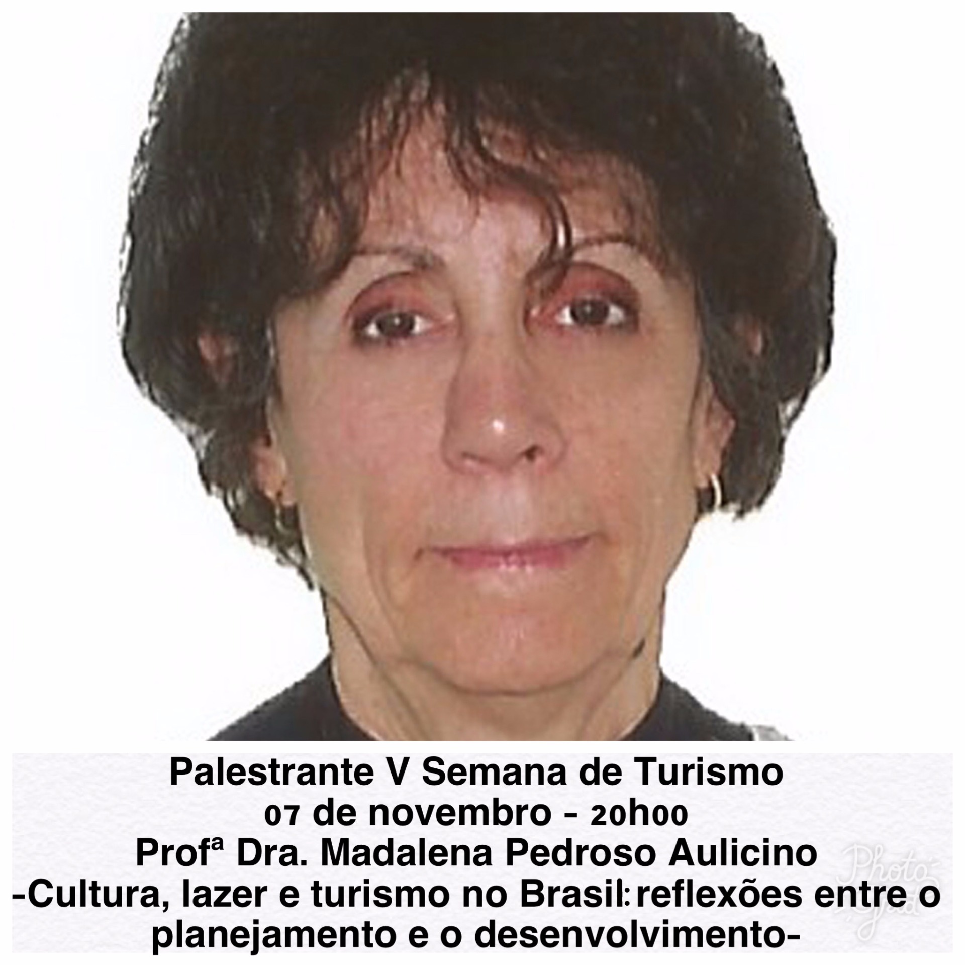 Possui bacharelado e licenciatura em Ciências Sociais pela Universidade de São Paulo (1971); licenciatura em Estudos Sociais pela Faculdade de Ciências e Letras Teresa Martin (1973); mestrado em Ciências da Comunicação pela Universidade de São Paulo (1994) e doutorado em Ciências da Comunicação pela Universidade de São Paulo (2004). Atualmente é docente efetiva MS-3-, RDIDP do curso de Lazer e Turismo da Escola de Artes, Ciências e Humanidades da Universidade de São Paulo, pesquisando principalmente temas relacionados `a cultura, ao lazer e ao turismo, com destaque para o planejamento e para o desenvolvimento. Participa como docente do Programa de Pós-Graduação em Estudos Culturais da Escola de Artes, Ciências e Humanidades da Universidade de São Paulo  